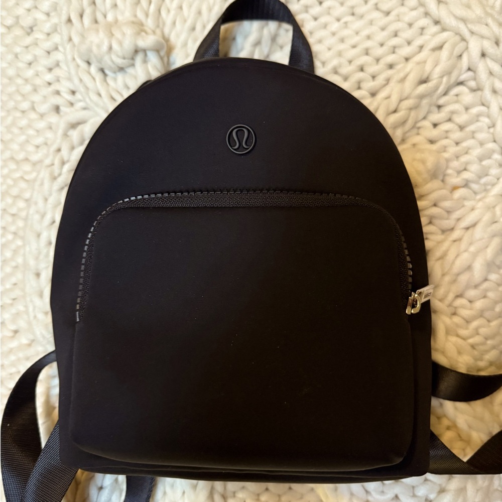 Lululemon mini knit 4L backpack